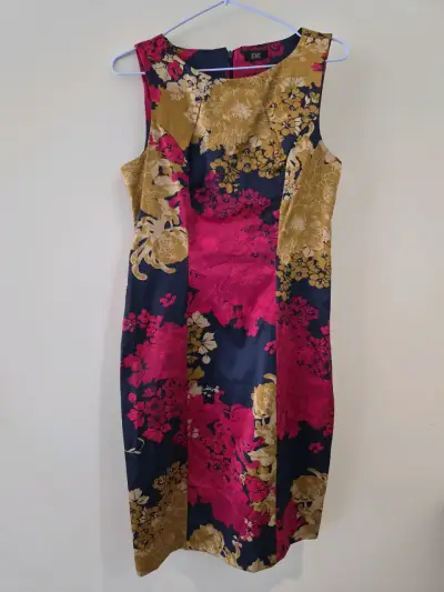 Vestido floral sin mangas en tonos vibrantes - miniatura 1