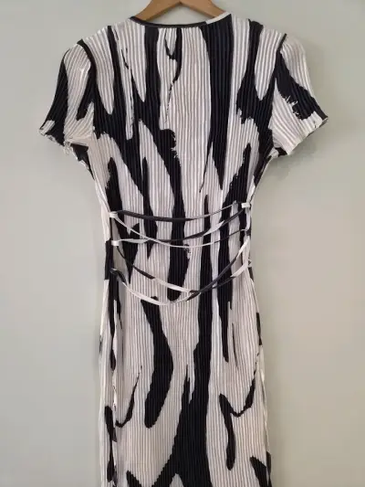 Vestido largo estampado blanco y negro - miniatura 4