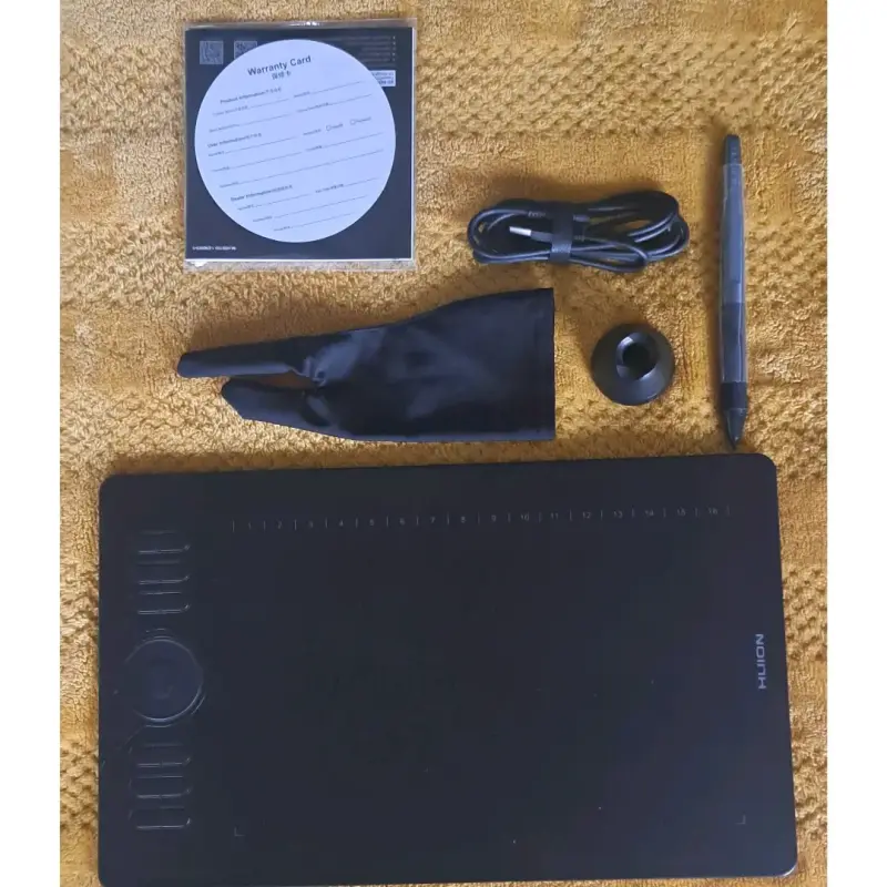 Tableta Gráfica Huion HS610 con Lápiz y Accesorios - 1