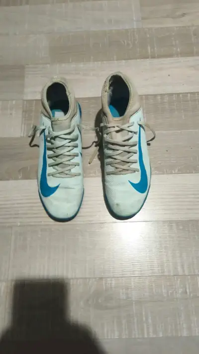 Zapatillas deportivas Nike blancas y azules - miniatura 1