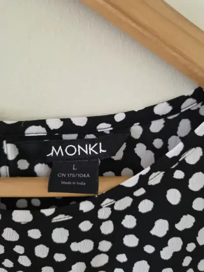 Vestido Monki negro con estampado de lunares - miniatura 3