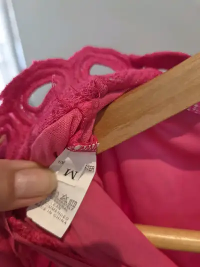 Vestido de encaje fucsia con mangas largas - miniatura 6