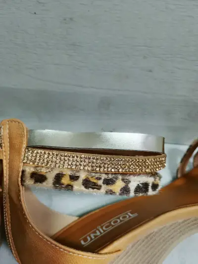 Sandalias de cuña animal print y dorado - miniatura 4