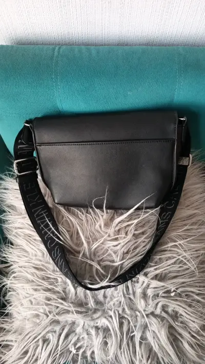 Bandolera Calvin Klein Negra - miniatura 3