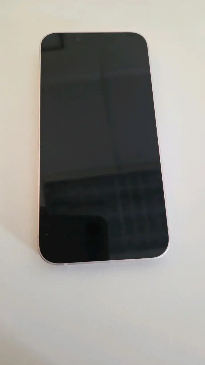 iPhone 13 mini en color rosa en buen estado