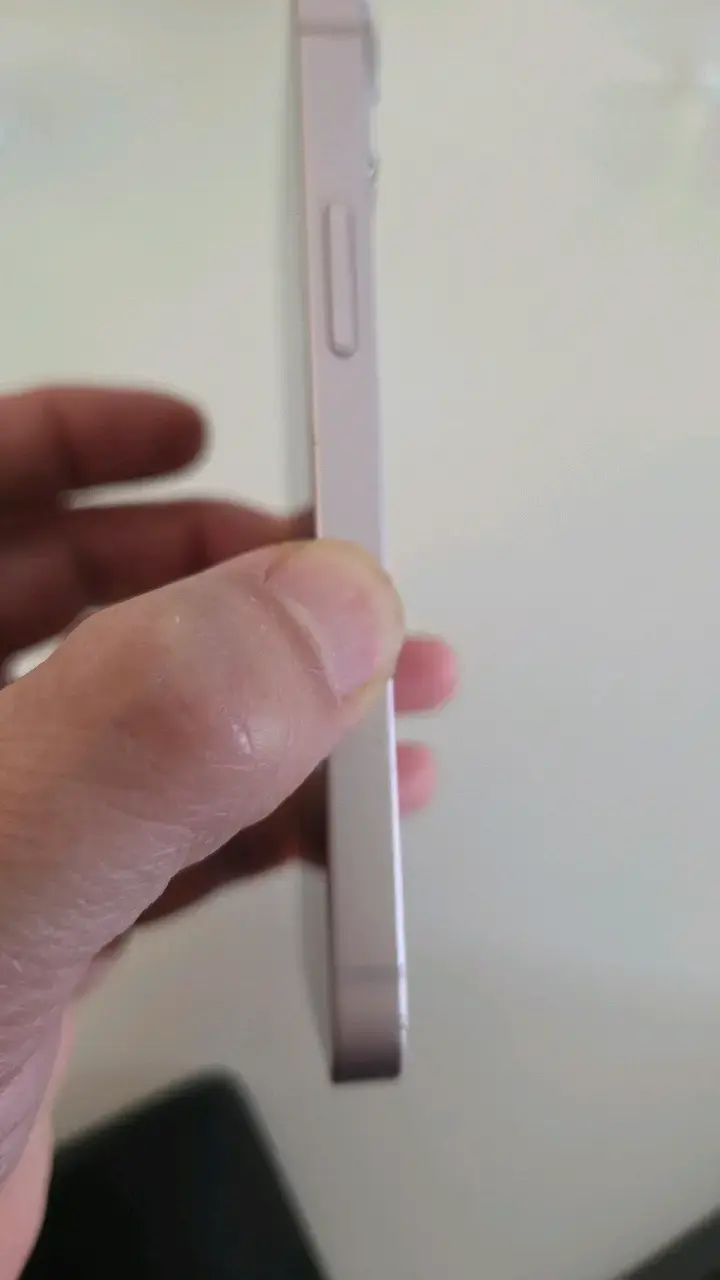 iPhone 13 mini en color rosa en buen estado - 5