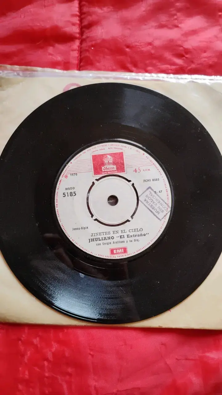 Vinilo 45 RPM Jinetes en el Cielo de Jhuliano - 3