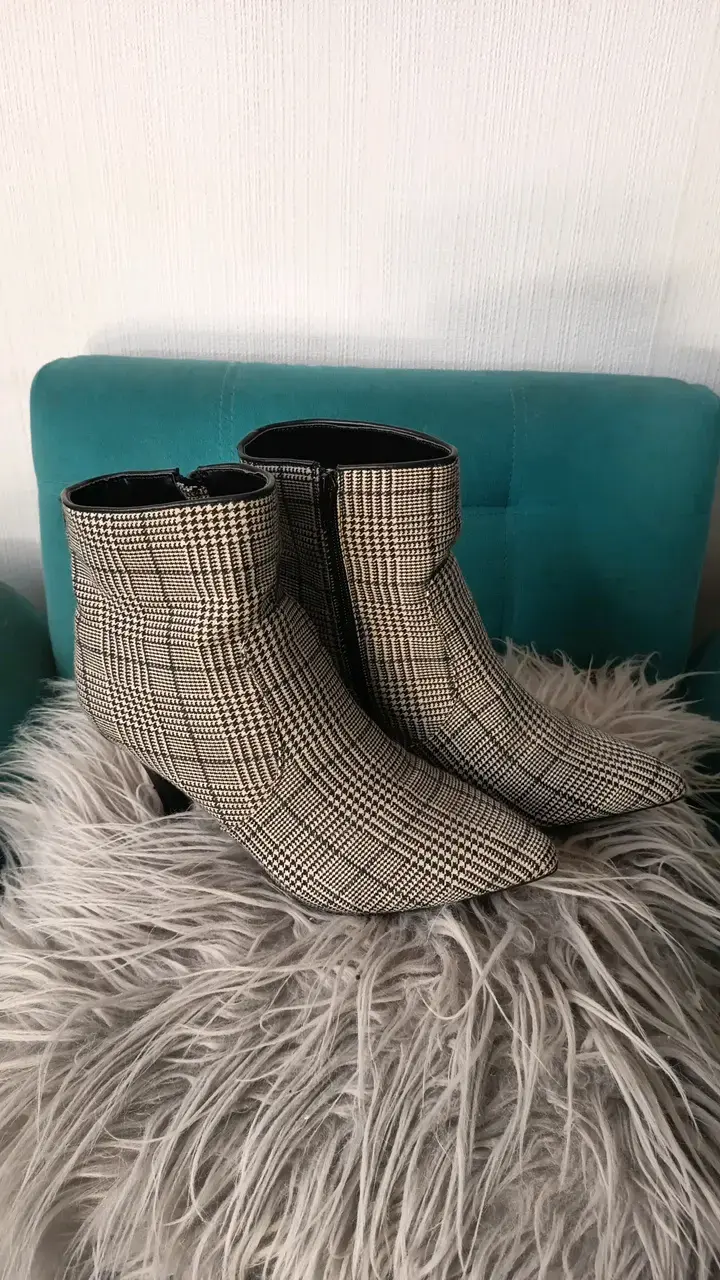 Botines de tacón con diseño a cuadros - 1