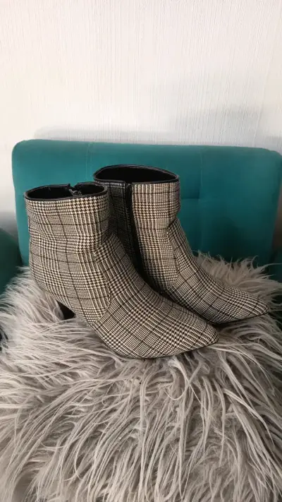 Botines de tacón con diseño a cuadros - miniatura 1