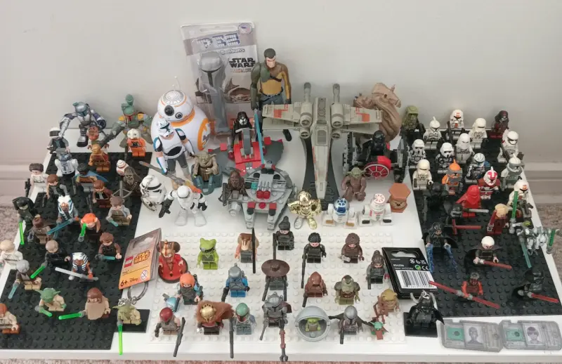 Colección de figuras Star Wars LEGO y accesorios