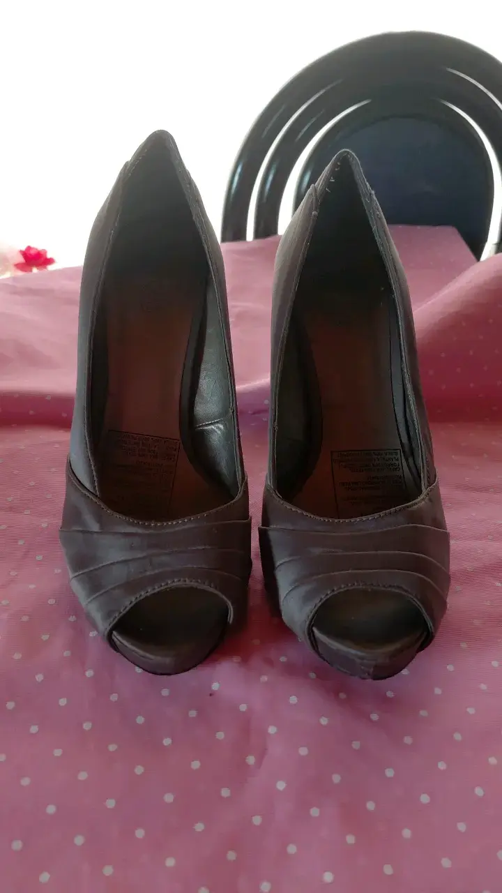 Zapatos de tacón abiertos color gris - 1