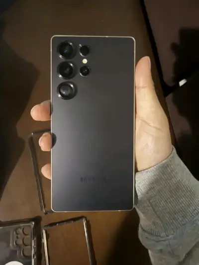 Samsung Galaxy S25 Ultra 5G en buen estado - miniatura 2