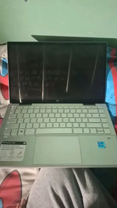 Notebook HP Pavilion x360 con pantalla táctil - miniatura 1
