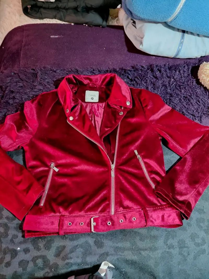 Chaqueta de terciopelo burdeos con cierre metálico - 2