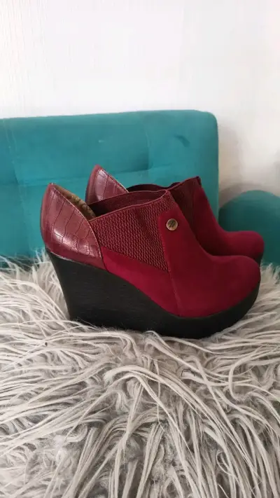 Botines de cuña burdeos con textura - miniatura 1