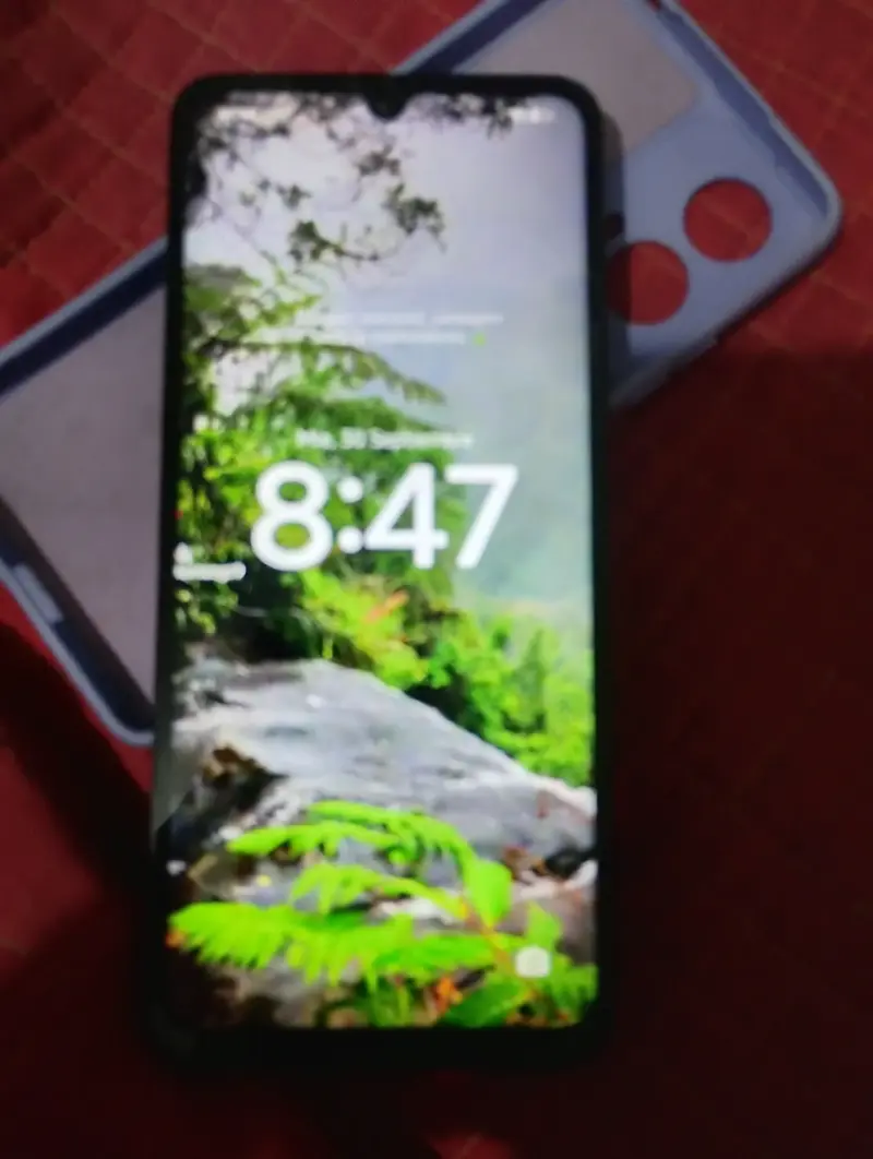 Smartphone POCO con triple cámara trasera - 2