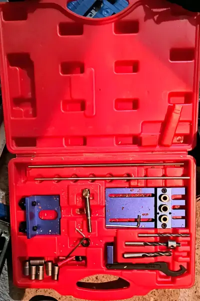 Set de herramientas para carpintería con estuche rojo - miniatura 2