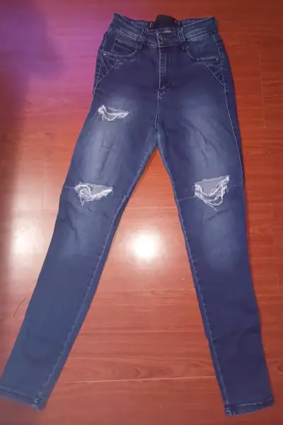 Jeans de mujer desgastados azul oscuro - miniatura 1