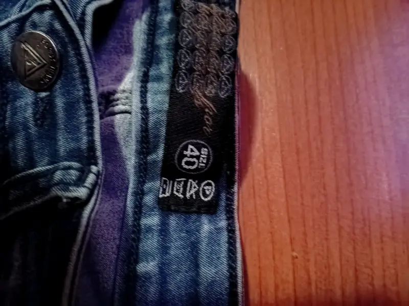 Jeans de mujer desgastados azul oscuro - 2
