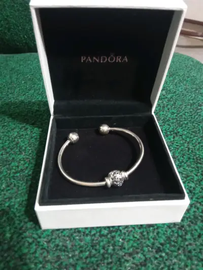 Pulsera de plata Pandora con charm - miniatura 1