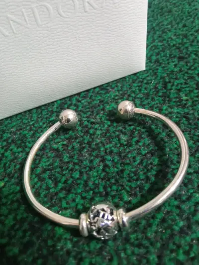 Pulsera de plata Pandora con charm - miniatura 2
