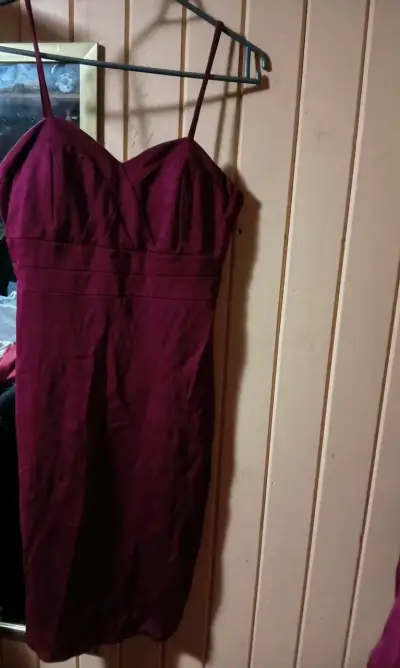 Vestido burdeos sin mangas elegante - miniatura 1