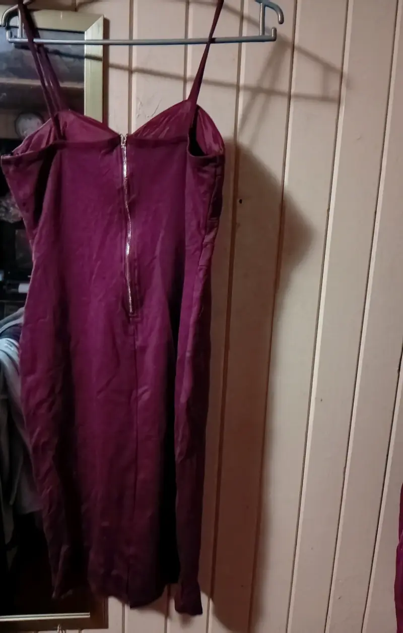 Vestido burdeos sin mangas elegante - 2