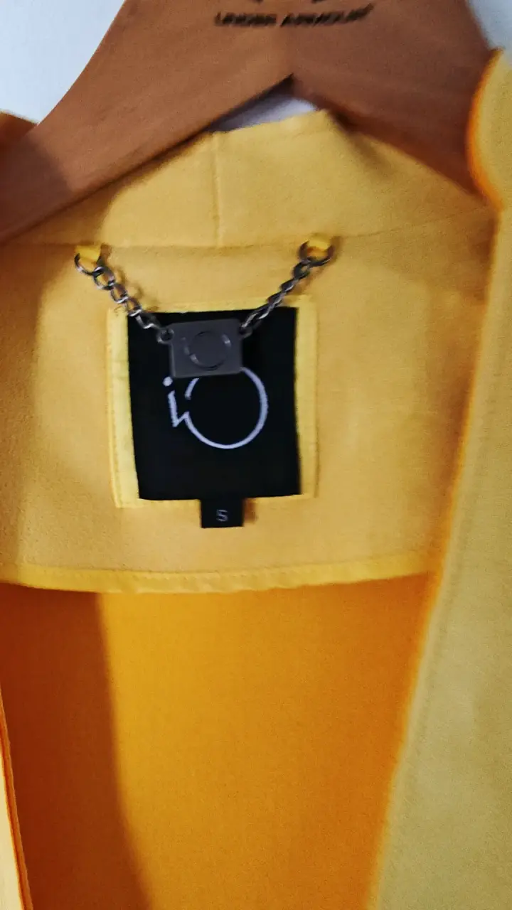 Abrigo amarillo elegante para mujer - 2