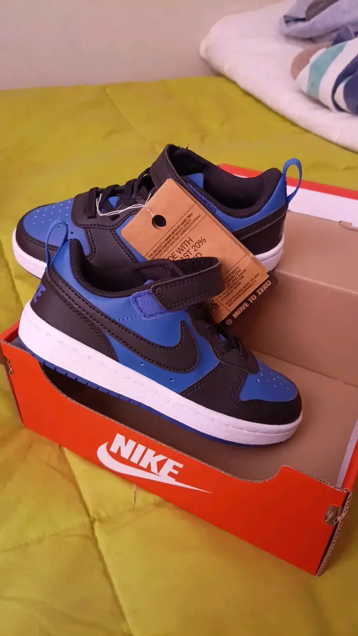 Zapatillas deportivas Nike para niños azul y negro - 1