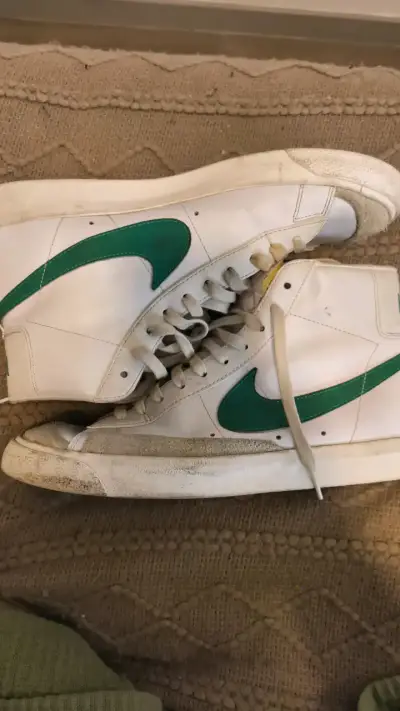 Zapatillas altas Nike blancas con logo verde - miniatura 1