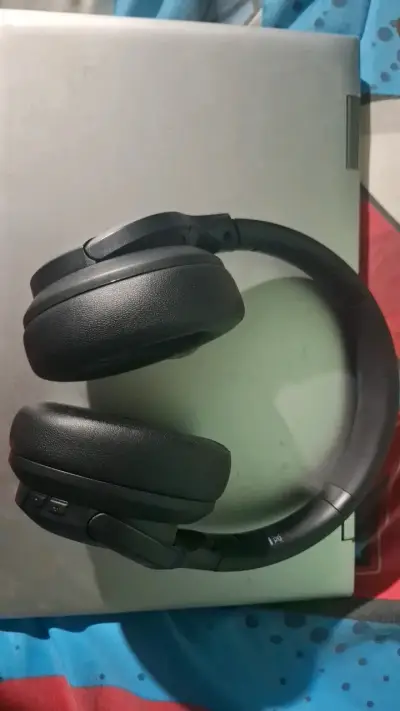 Audífonos inalámbricos Aiwa negros con control de volumen - miniatura 1