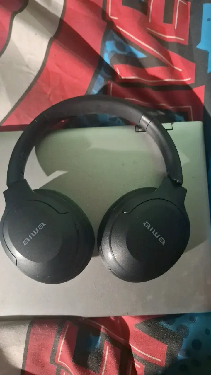 Audífonos inalámbricos Aiwa negros con control de volumen - 3