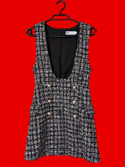 Vestido sin mangas de tweed con botones decorativos - miniatura 1