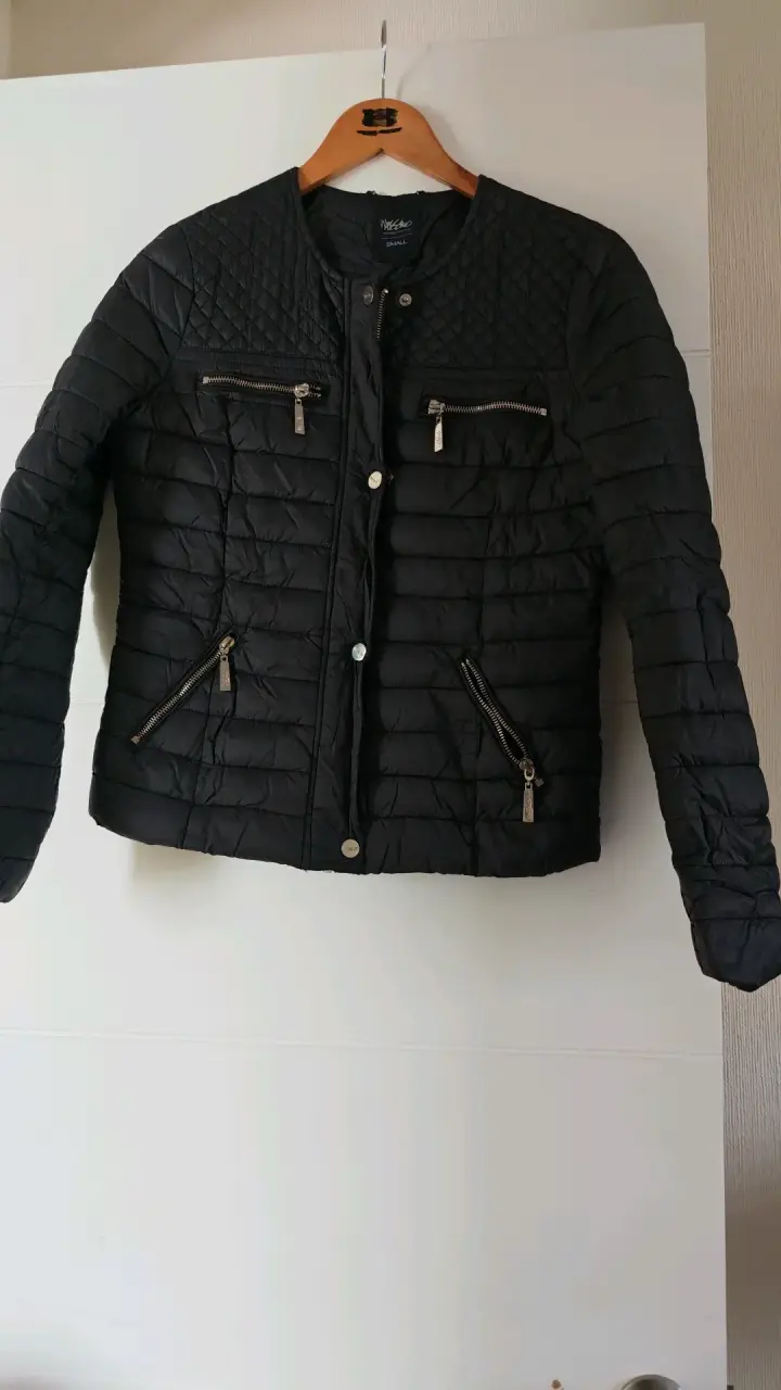 Chaqueta acolchada negra para mujer Massimo Dutti - 1