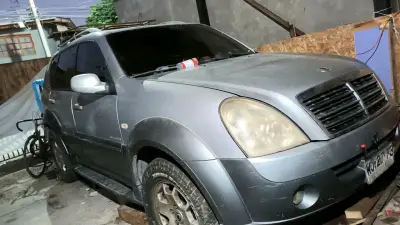 Rexton 2006 top line 4x4 soonroff. Asiento cuero - miniatura 3