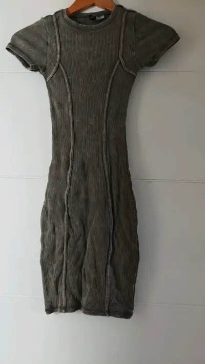 Vestido ajustado verde oliva de canalé - miniatura 1