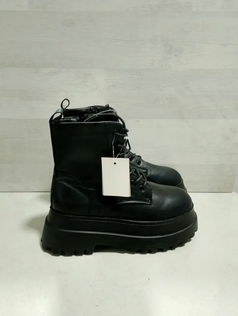 Botas negras de cuero con plataforma - 2