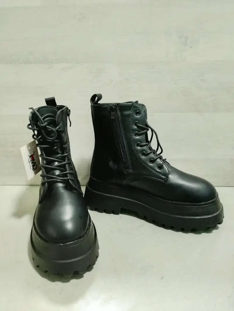 Botas negras de cuero con plataforma - 3