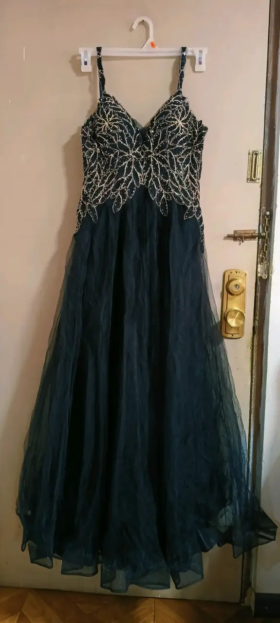 Vestido de fiesta largo negro con piedrería - 2