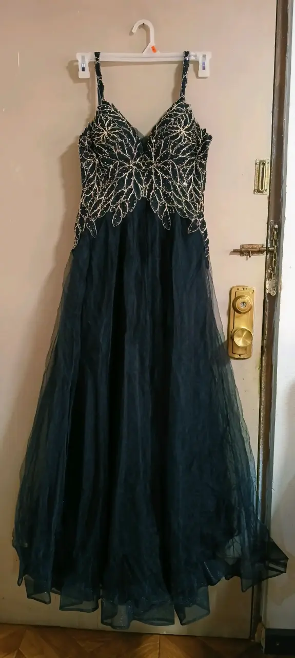 Vestido de fiesta largo negro con piedrería - 3