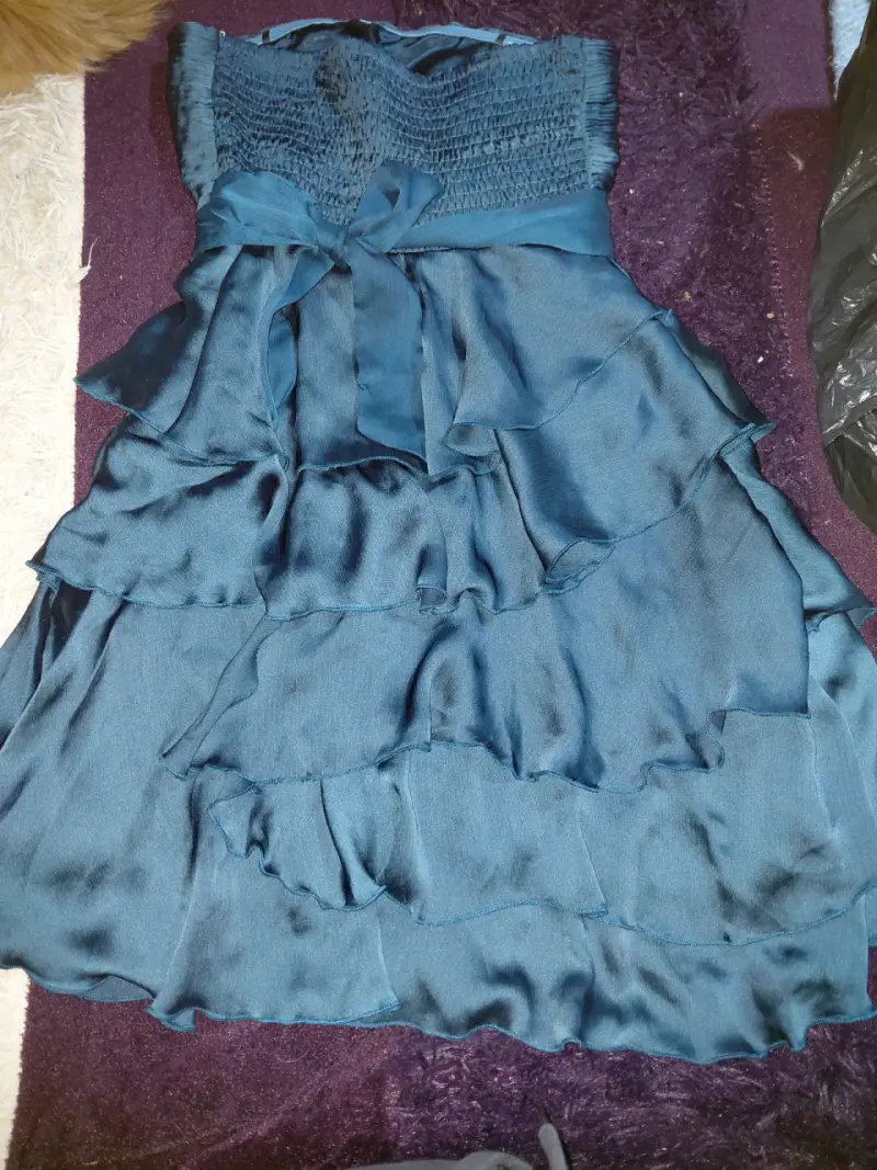 Vestido de fiesta azul con volantes - 1