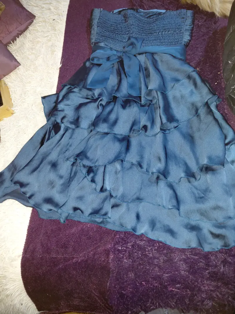 Vestido de fiesta azul con volantes - 2