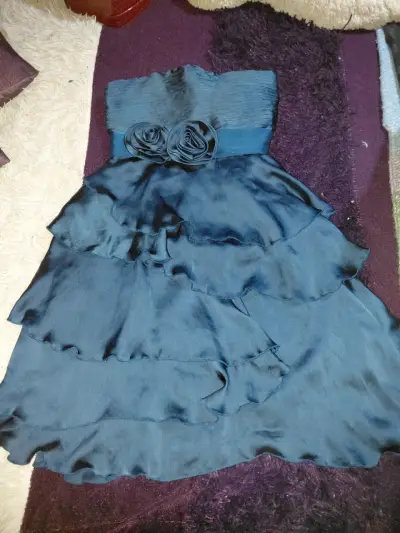 Vestido de fiesta azul con volantes - miniatura 3