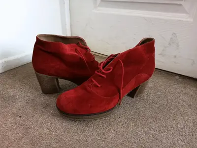 Botines de gamuza rojos con tacón - miniatura 1