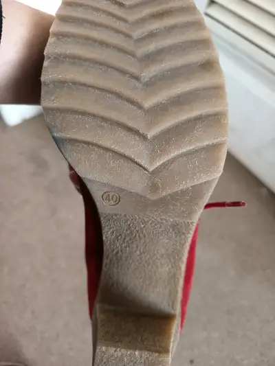 Botines de gamuza rojos con tacón - miniatura 2