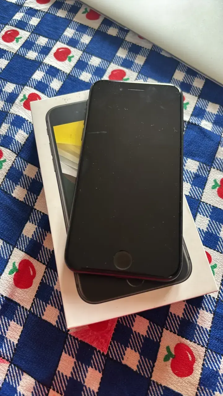 iPhone SE 2020 en buen estado - 1