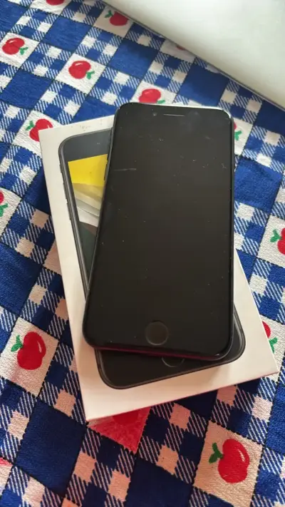 iPhone SE 2020 en buen estado - miniatura 1