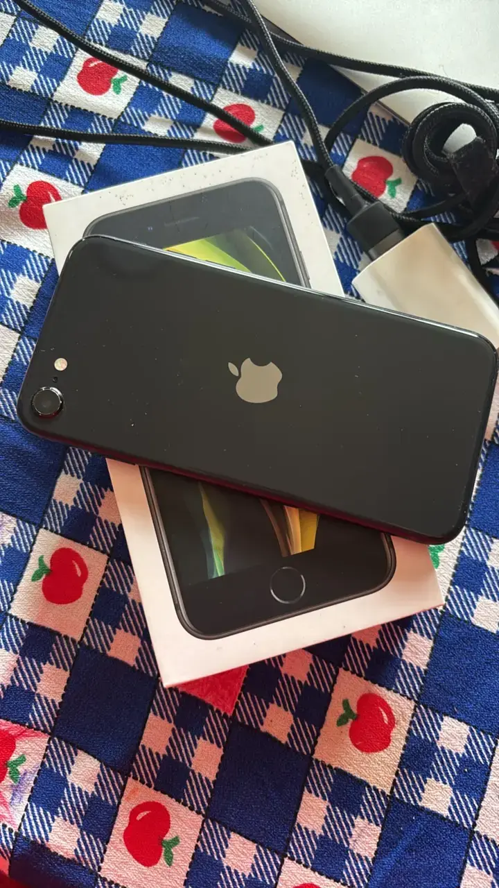 iPhone SE 2020 en buen estado - 2