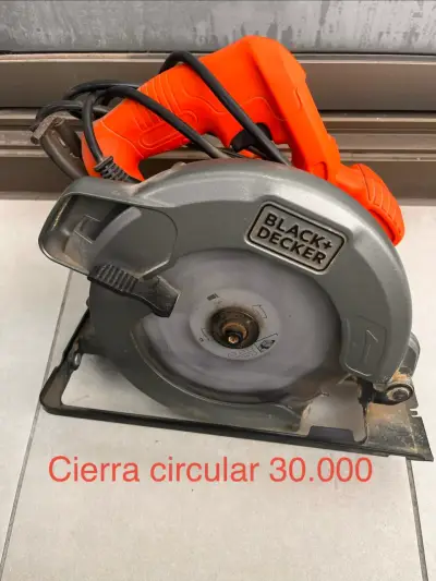 Sierra circular Black+Decker en buen estado - miniatura 1