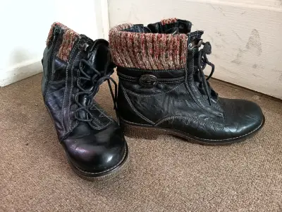 Botines de cuero negro con cuello tejido - miniatura 1